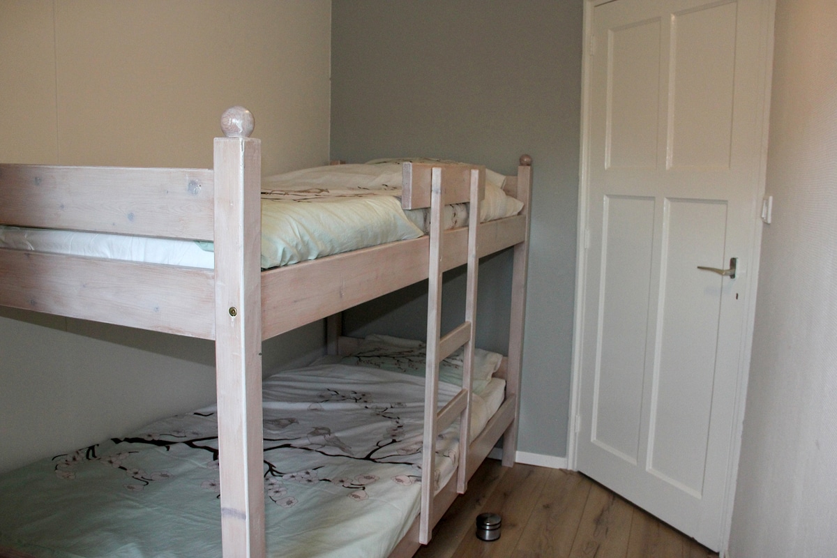 litera en una habitación