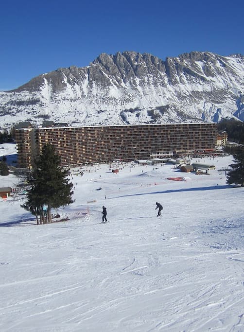 Vue de la station depuis les pistes