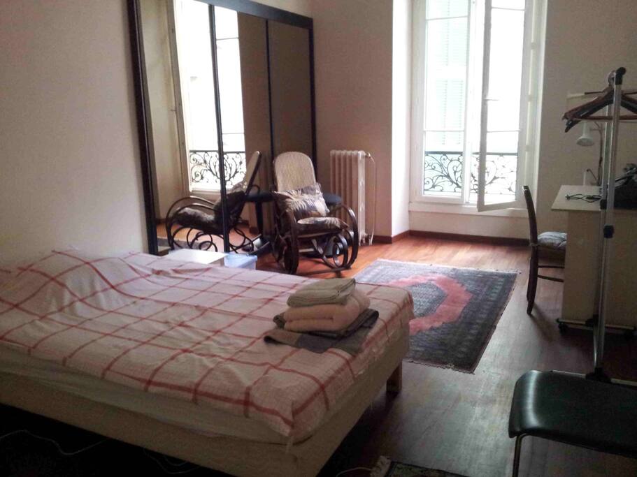 Room Place Wilson - Double bed (140x200 cm)