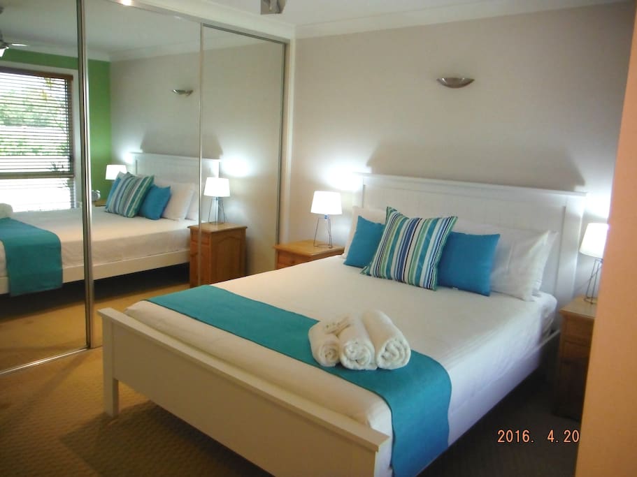 Extremely comfortable queen sized bed in a light and airy bedroom. Linen, towels and starter toiletries provided.