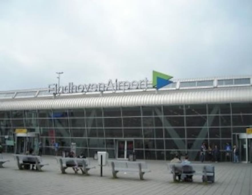 Eindhoven Airport 10 km afstand