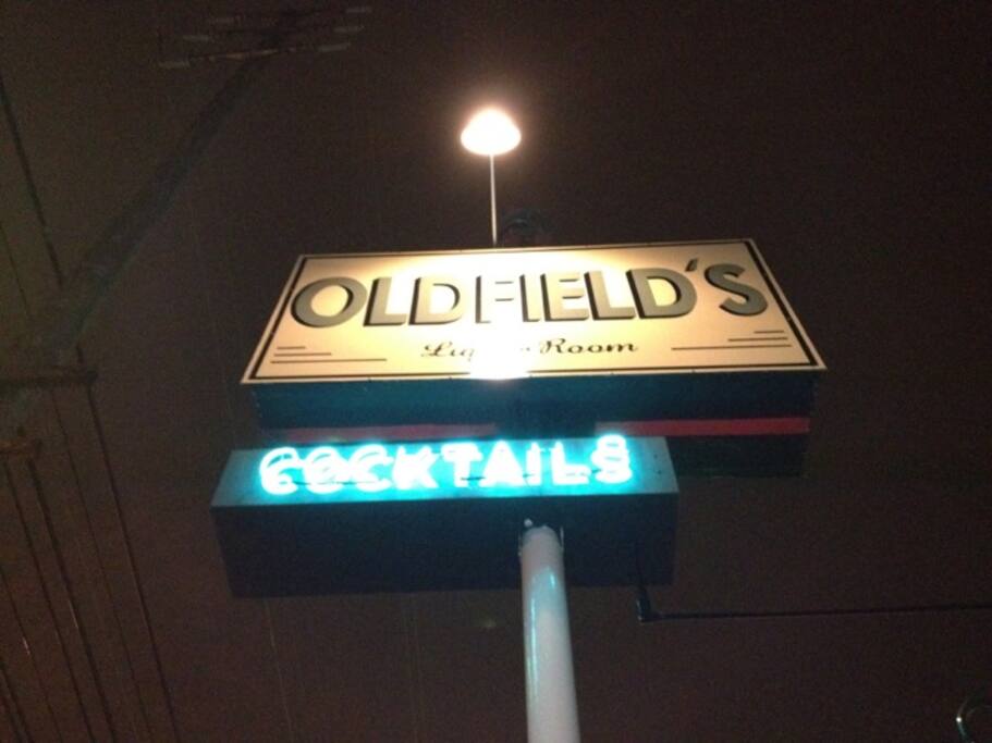 Photo de Oldfield's Liquor Room