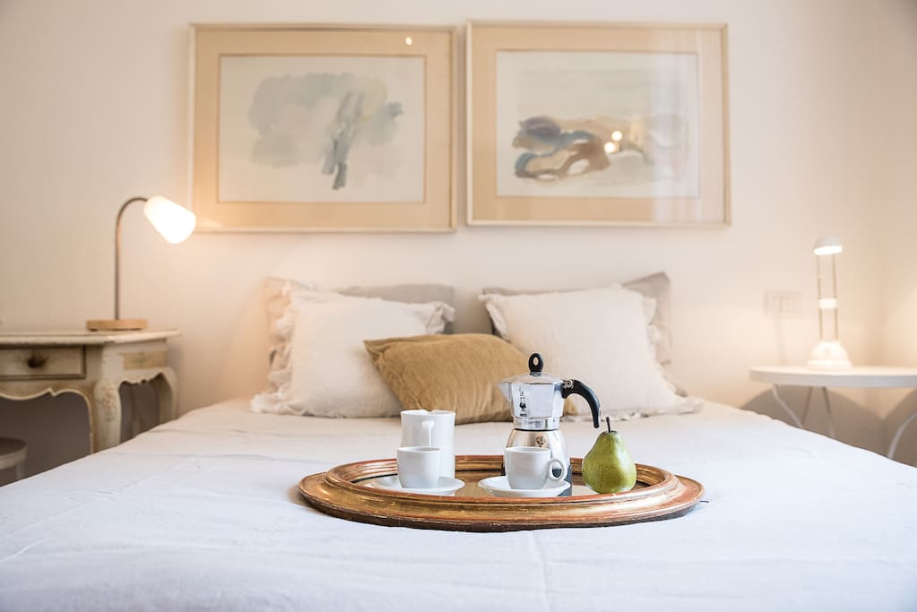 Camera Matrimoniale con Bagno in Camera/ Bedroom with private bathroom