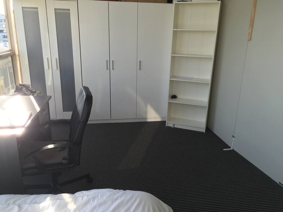 2 Wardrobes, 1 bookcases