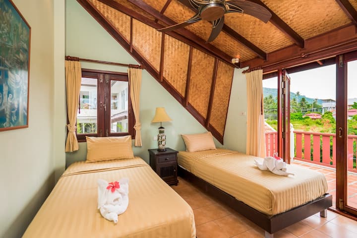 Chambre avec lits jumeaux.