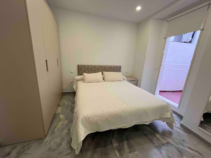 חדר שינה מיטת הורים 160 ס"מ. חדר שינה

Entrada a patio privado
Private patio entry