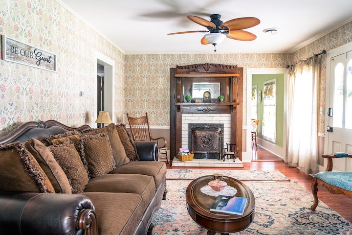 Charming Mill House Cottage In Downtown Springdale - Springdale, AR