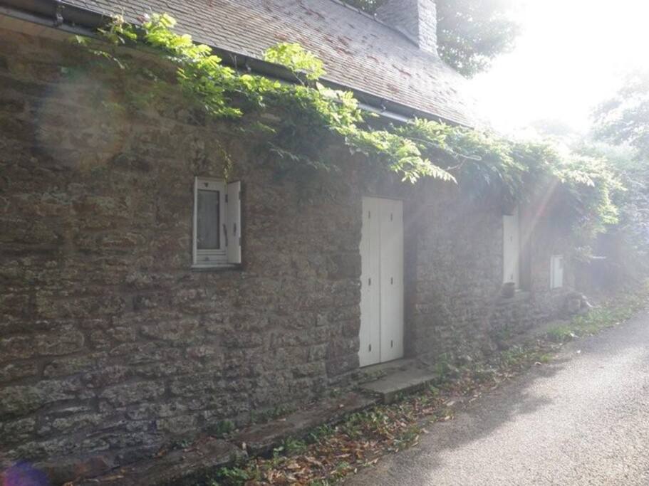 Façade de la partie ancienne de la maison / du " Pen'ty " ( 1867 ! )