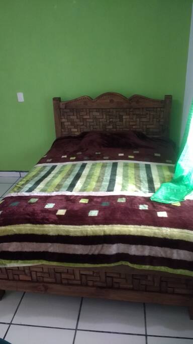 Cama matrimonial en cada dormitorio