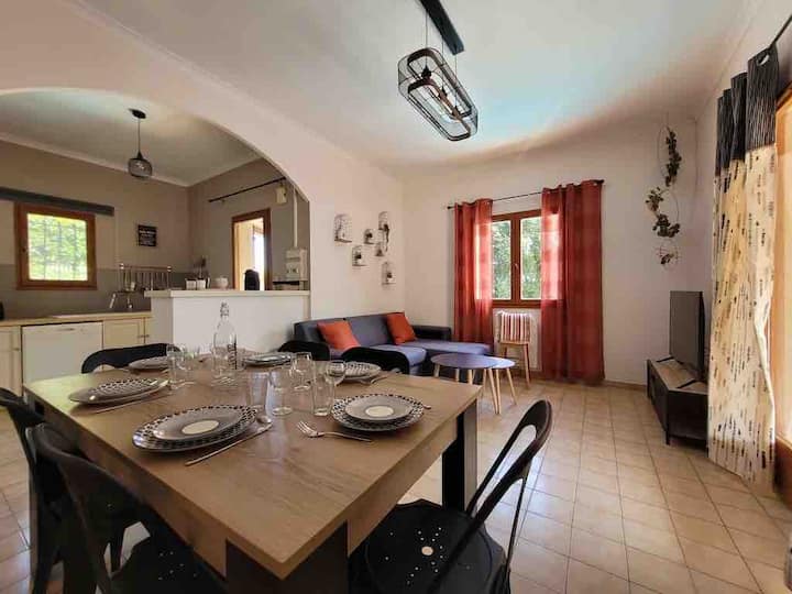 Villa De Charme Avec Piscine 6 Personnes - Goudargues
