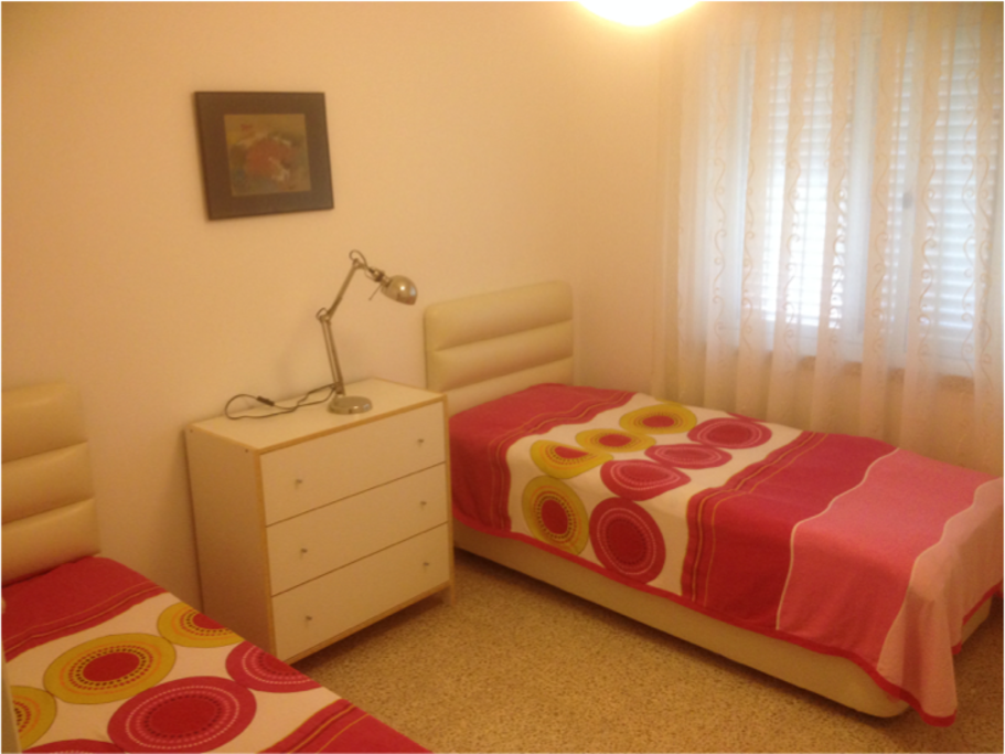 Bedroom, 2 Beds, 1 Drawer