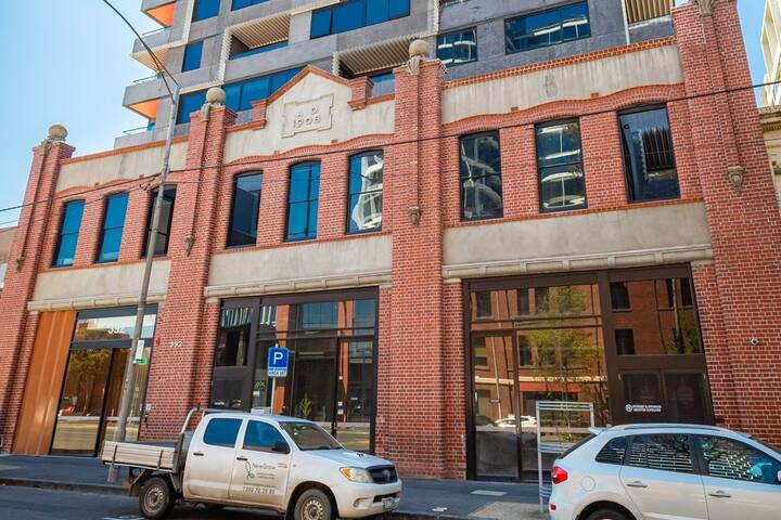CBD 2BR Loft • Walk to Marvel & Southern Cross Stn gallery image 2