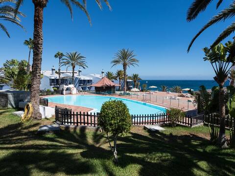 STUNNING WATERFRONT 2 BEDROOMS BEACH DIRECT ACCESS