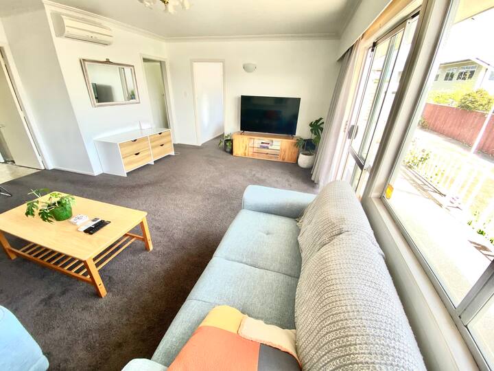 Lake views in the heart of Taupō Vacation homes for Rent in Taupō