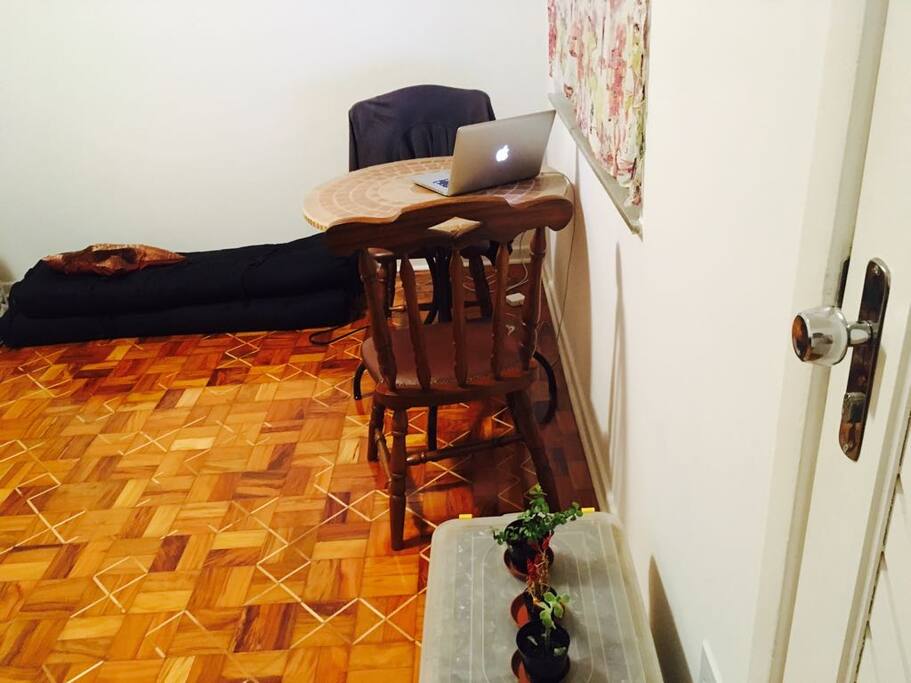 sala / espaço para até 2 colchões no chão