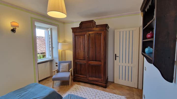 This is the (recently redecorated) second bedroom with two single beds. This room  only has a view of a rustic building's roof. It is on the ground floor, close to the bathroom. The floor is covered with hand-made traditional Tuscan clay tiles.