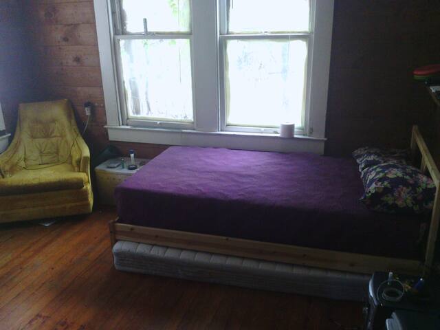 SXSW DEAL Rustic Downtown Cottage gallery image 5