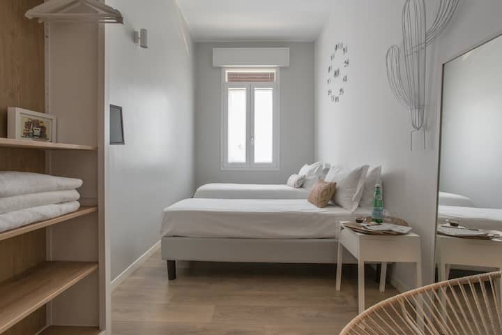 Erik Langer Family Room - Padua