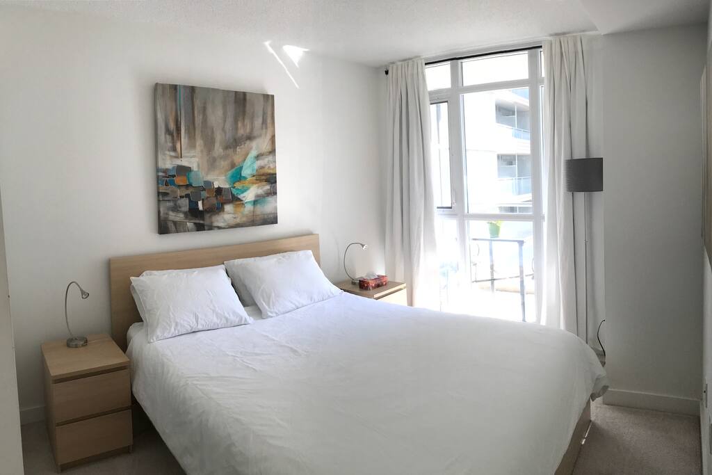 Guest bedroom.