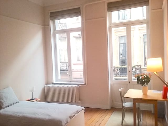 Large bright room in the center of Brussels