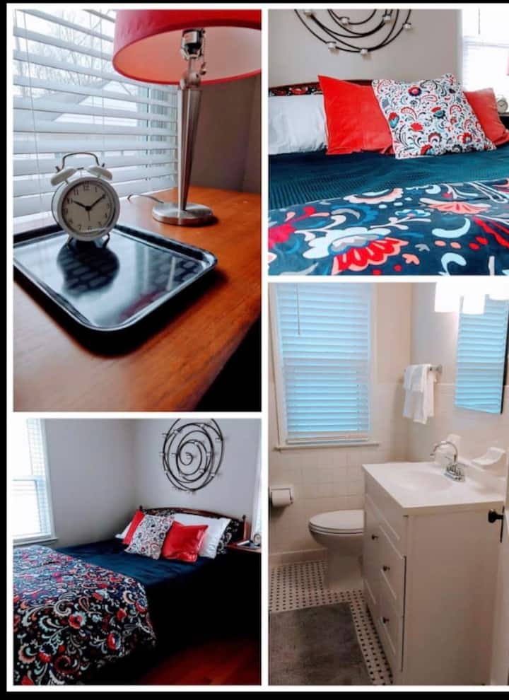 El dormitorio más pequeño y el baño.  Ofrecemos sábanas y toallas para su uso.