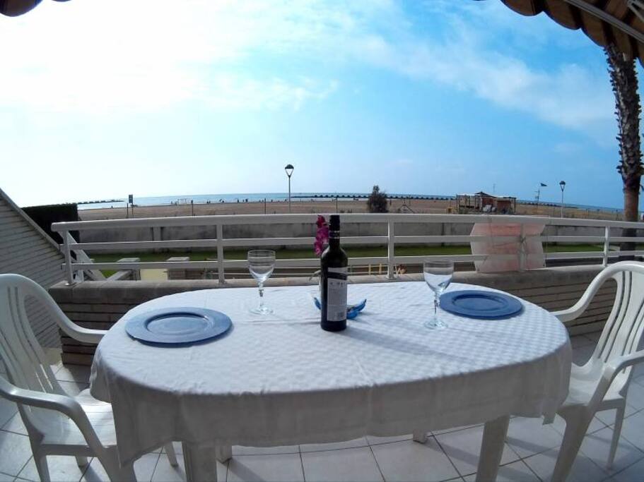 terraza con vistas al mar