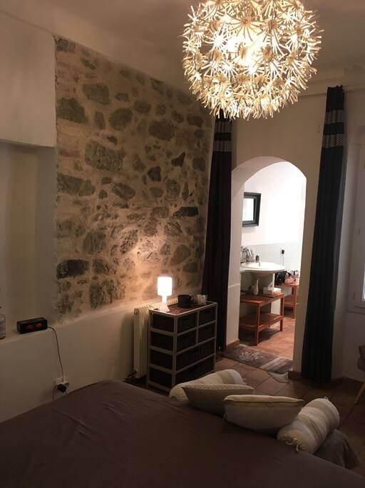 Chambre avec salle de bain privée