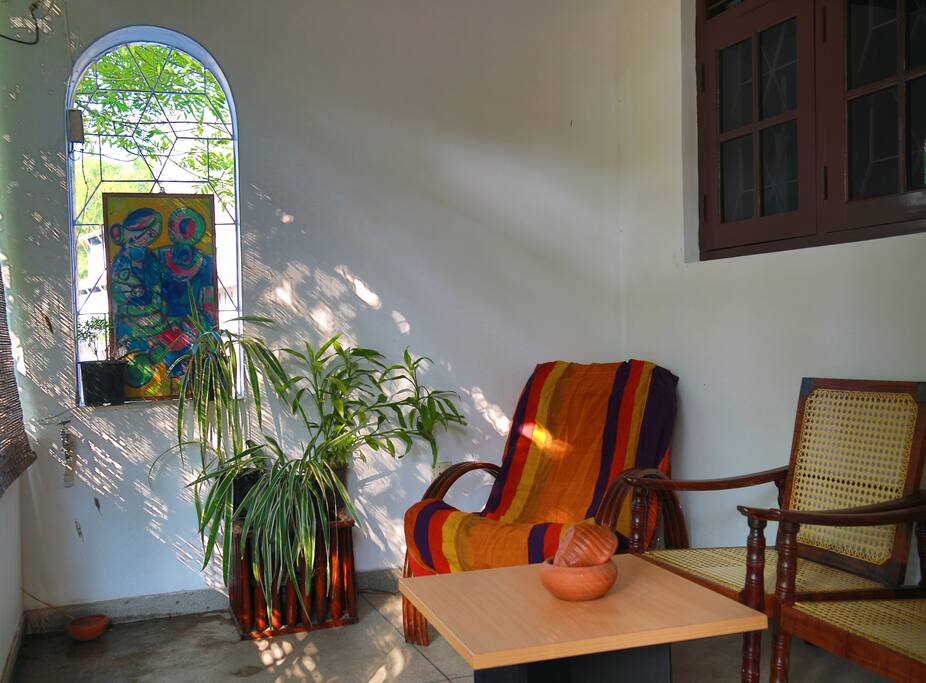 Balcony area open place to relax /meditate /eat /conversation under a tree top .very cool green view outside - sunshine in a early morning . Ideal place for a relaxing peaceful stay amidst cool trees surrounded city escape - entrance to colombo city only waking distance