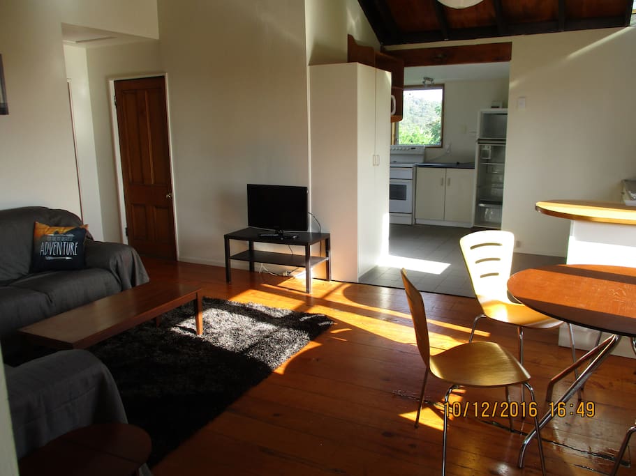 Lounge/dining/kitchen