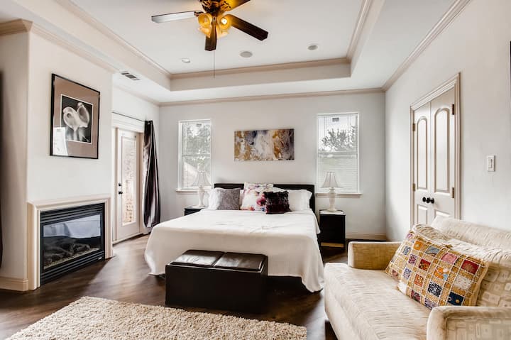 5100 -卧室1 -特大号床-带独立卫生间（ 3楼）