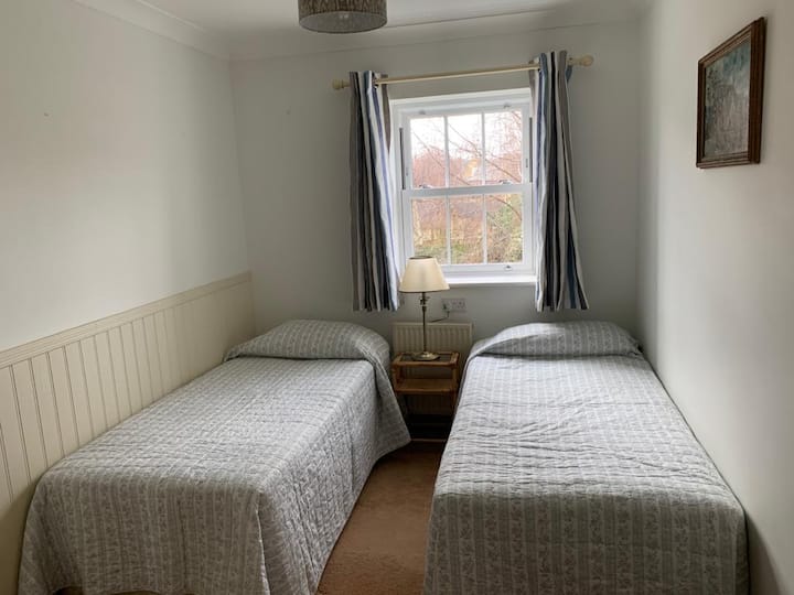 Twin bedroom