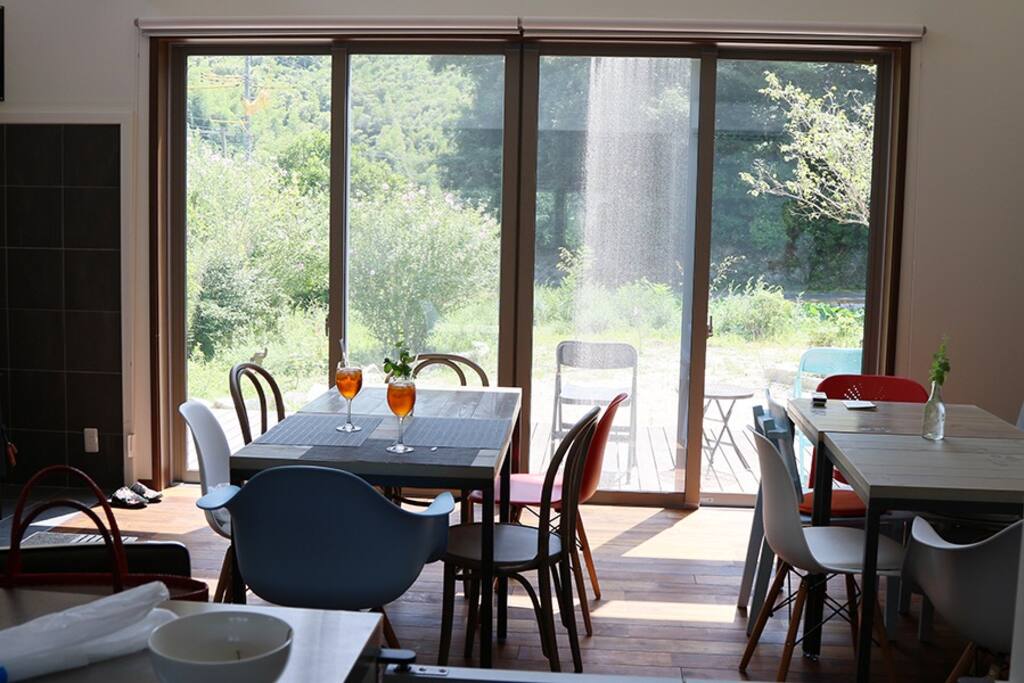 Coffee/tea room for guests