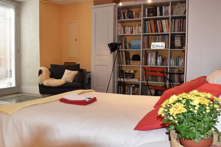 independant studio  in our house historical center