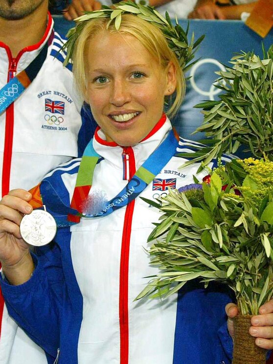 Show full-screen, host-provided image