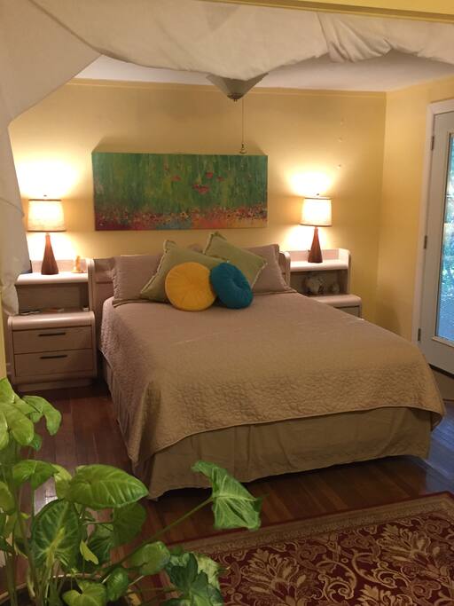 Queen Size Bed w/side nightstands
