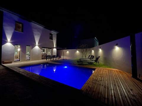Gîte Chez NELL heated pool at the foot of Ventoux