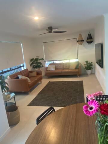 Entire house for families Mooloolaba Oasis gallery image 5