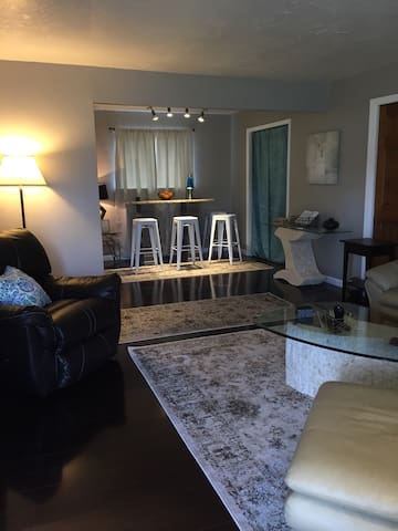 Share The Entire Ranch Home; Privacy Oriented!