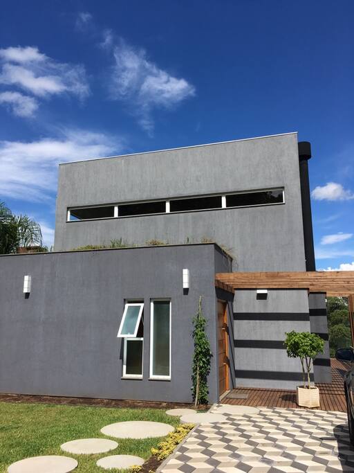 Vista da frente da casa