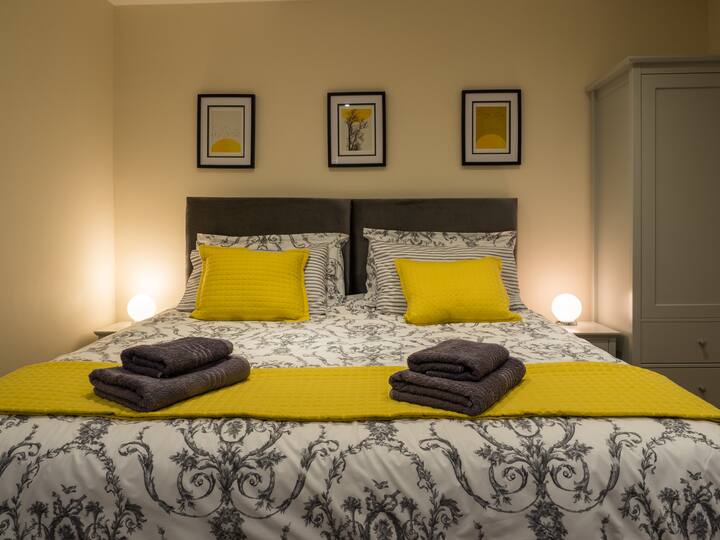 Large bedroom - set up as super king bed