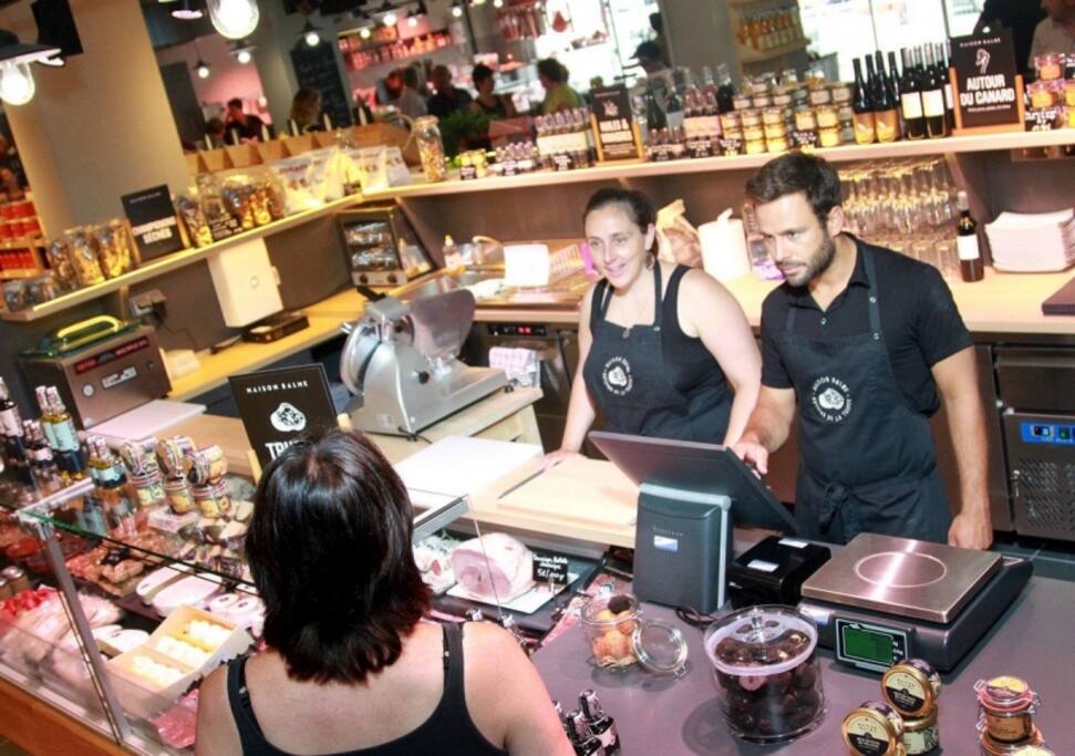 Halles d'Anglet a 100 m de l'appartement ou vous pourrez apprécier tapas et gastronomie locale