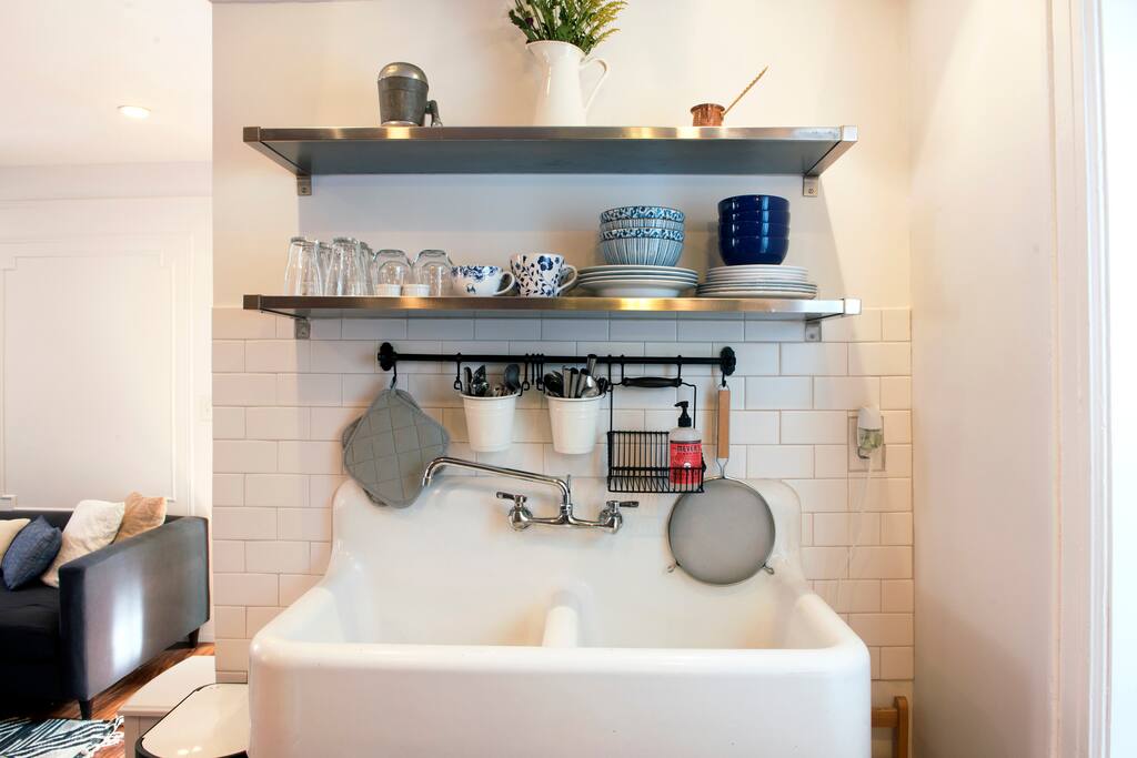 original farmhouse sink from the 1920s