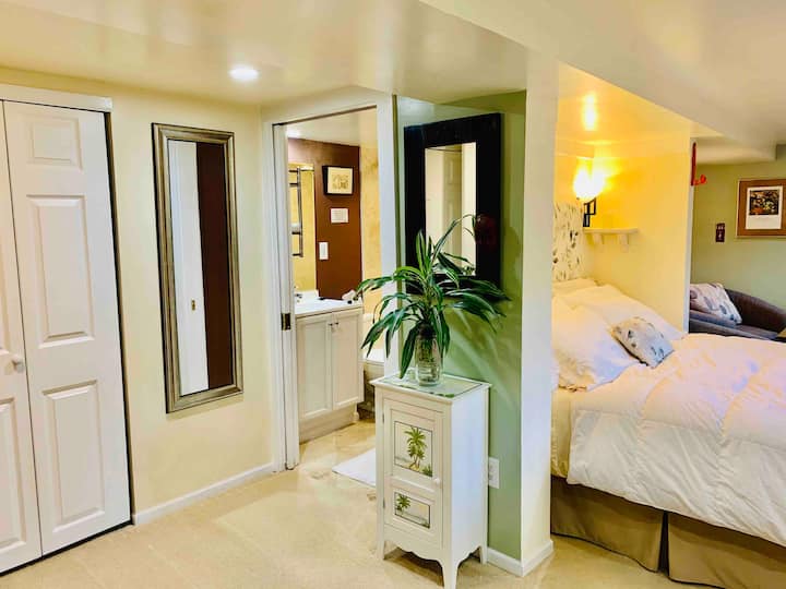 Queen Anne Studio Suite