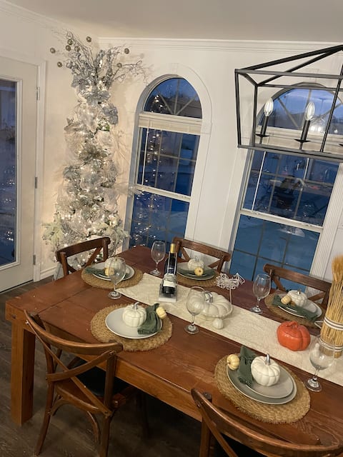 Perfect for Gatherings /Large Groups/Families/