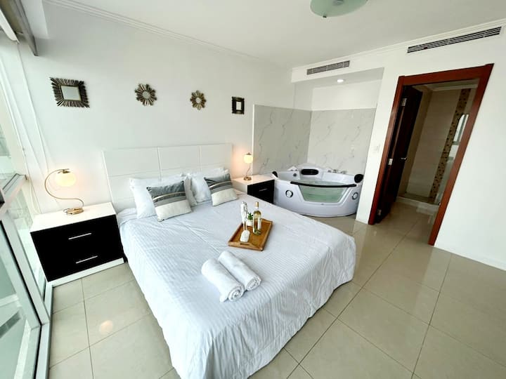 INF: +593_990993252 +593_939714835
Riverfront Vista al Río Suite with Private Jacuzzi