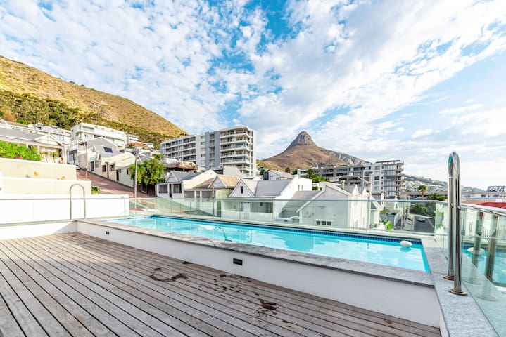 Strand Beach, Magnificent two bedroom Apartment… Sea Point