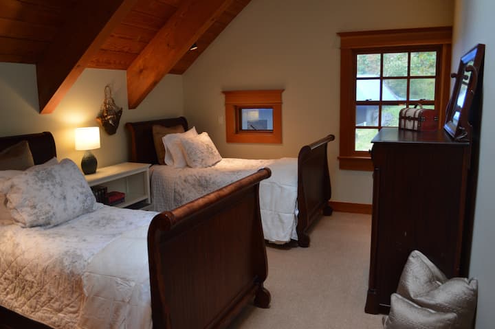 upstairs bedroom #1