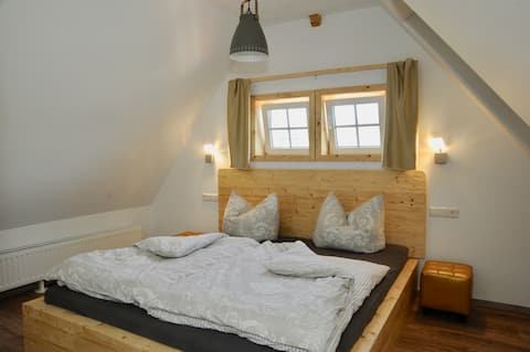 Erfolgreiche Airbnb-Immobilie: Fewo Liftblick "Nest" 3 in Altenberg