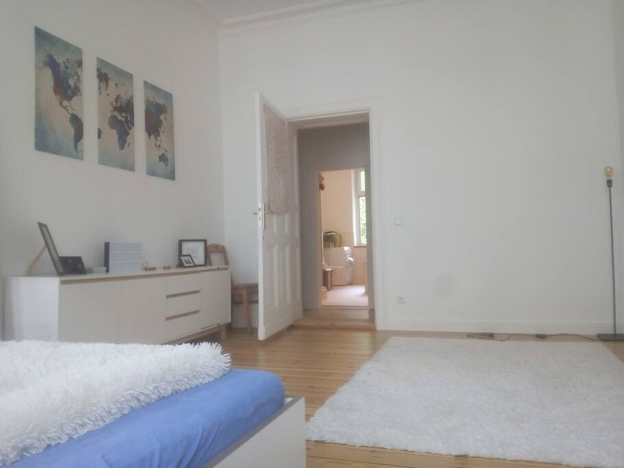 Euer Zimmer, Kommode