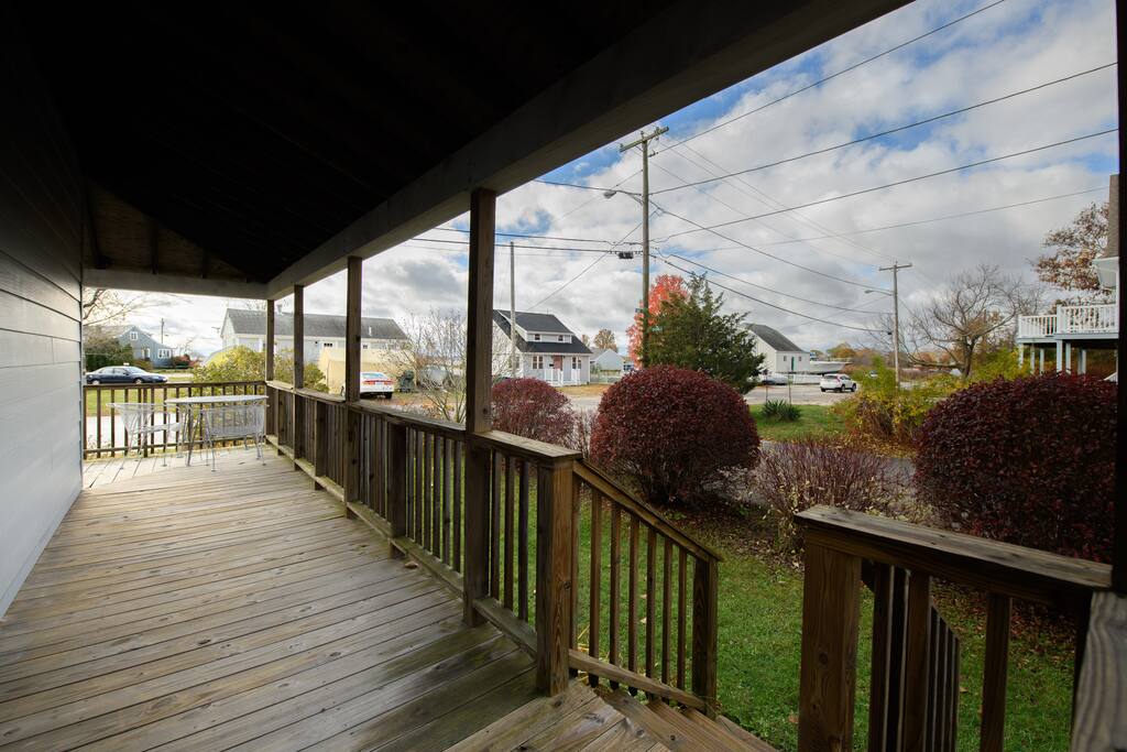 Side of wrap around porch